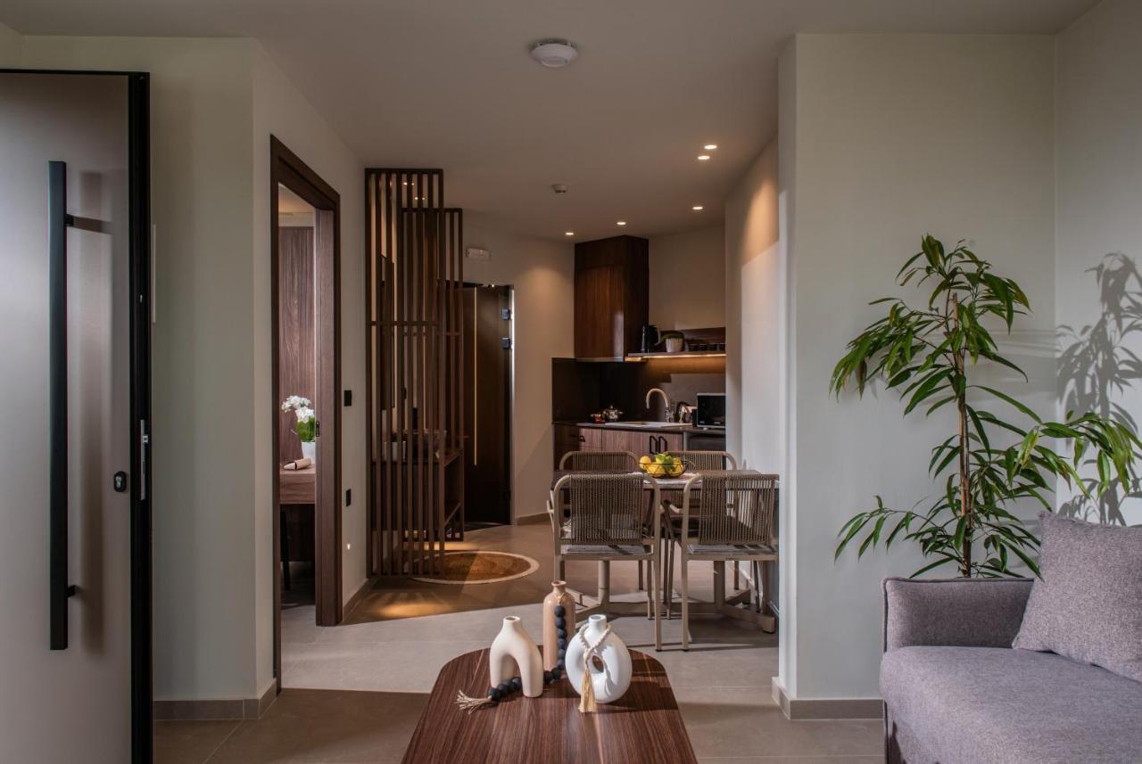 Everest Apartments And Suites Stalida Exterior photo